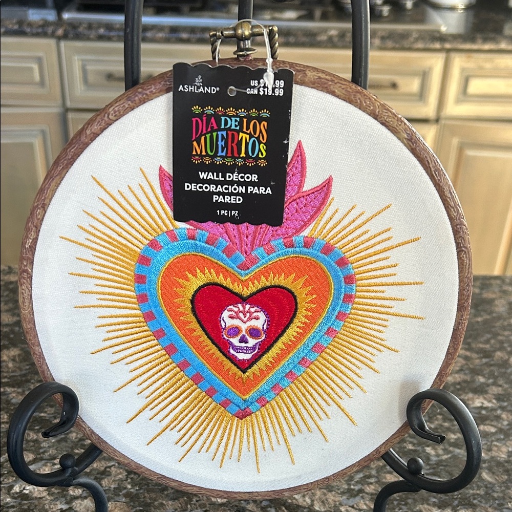 ASHLAND EMBROIDERED HEART DIA DEL LOS MUERTOS WALL DECOR NWT